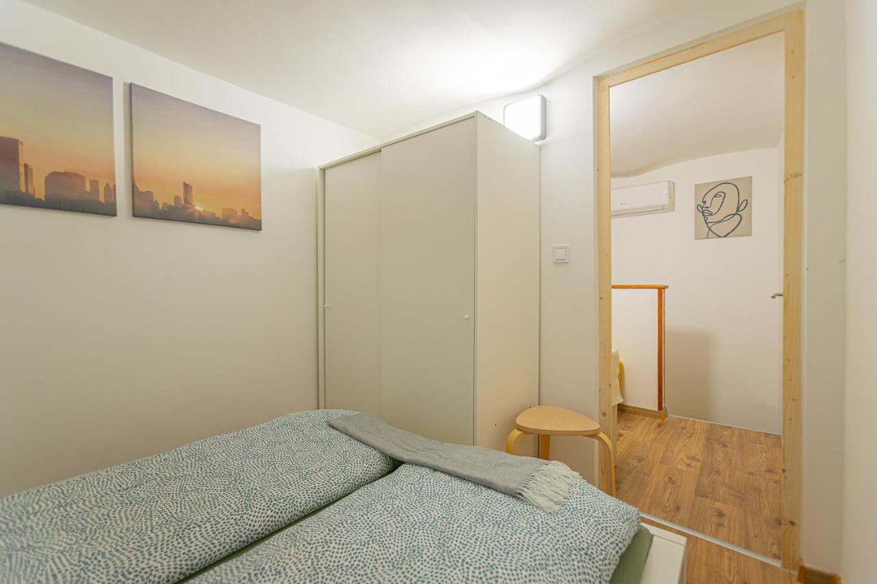 2 Bedroom Apartment In The Dob Street, Emerald Budapest Exterior photo